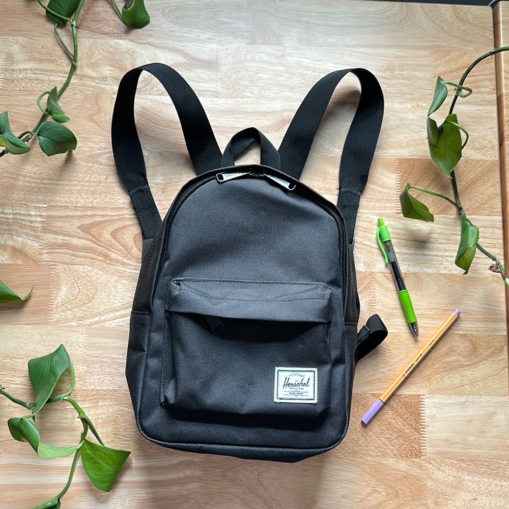 Herschel Classic Backpack, Black, Mini 9.0L